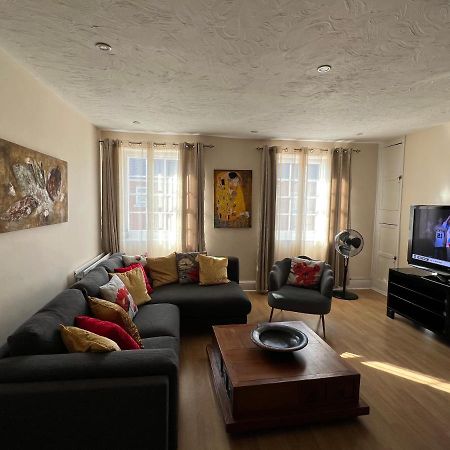 Stay In Yeovil Town Centre, Large 2 Bd Apt With Parking, Sleeps 4 Εξωτερικό φωτογραφία