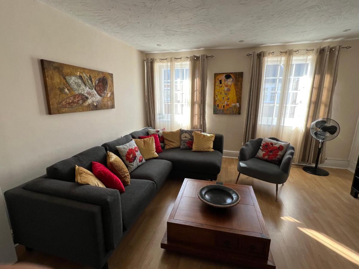 Stay In Yeovil Town Centre, Large 2 Bd Apt With Parking, Sleeps 4 Εξωτερικό φωτογραφία