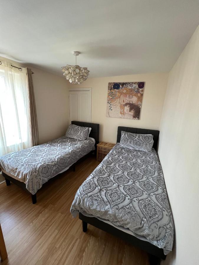 Stay In Yeovil Town Centre, Large 2 Bd Apt With Parking, Sleeps 4 Εξωτερικό φωτογραφία