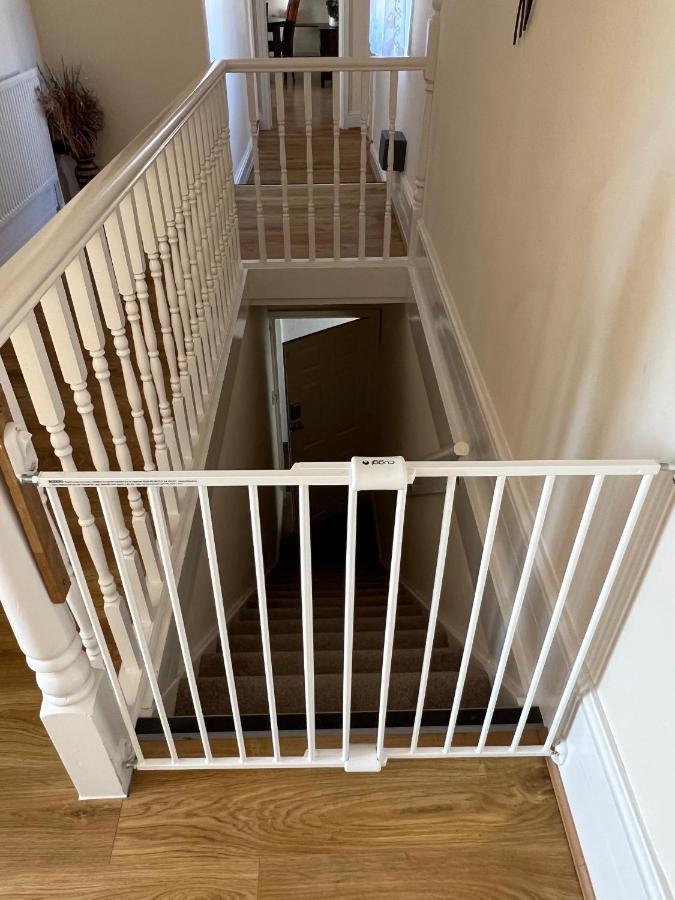 Stay In Yeovil Town Centre, Large 2 Bd Apt With Parking, Sleeps 4 Εξωτερικό φωτογραφία