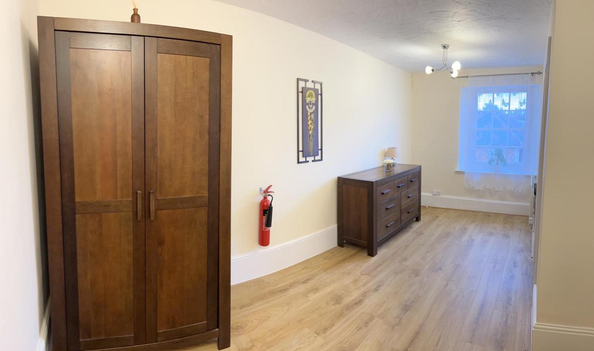 Stay In Yeovil Town Centre, Large 2 Bd Apt With Parking, Sleeps 4 Εξωτερικό φωτογραφία