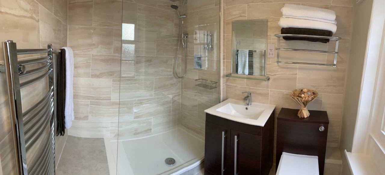 Stay In Yeovil Town Centre, Large 2 Bd Apt With Parking, Sleeps 4 Εξωτερικό φωτογραφία