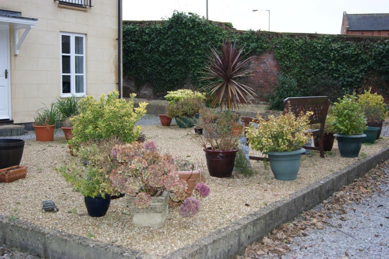 Stay In Yeovil Town Centre, Large 2 Bd Apt With Parking, Sleeps 4 Εξωτερικό φωτογραφία